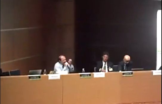 Nino Galloni parla nel corso dell’incontro “La frode mortale del debito pubblico e dell’austerità”